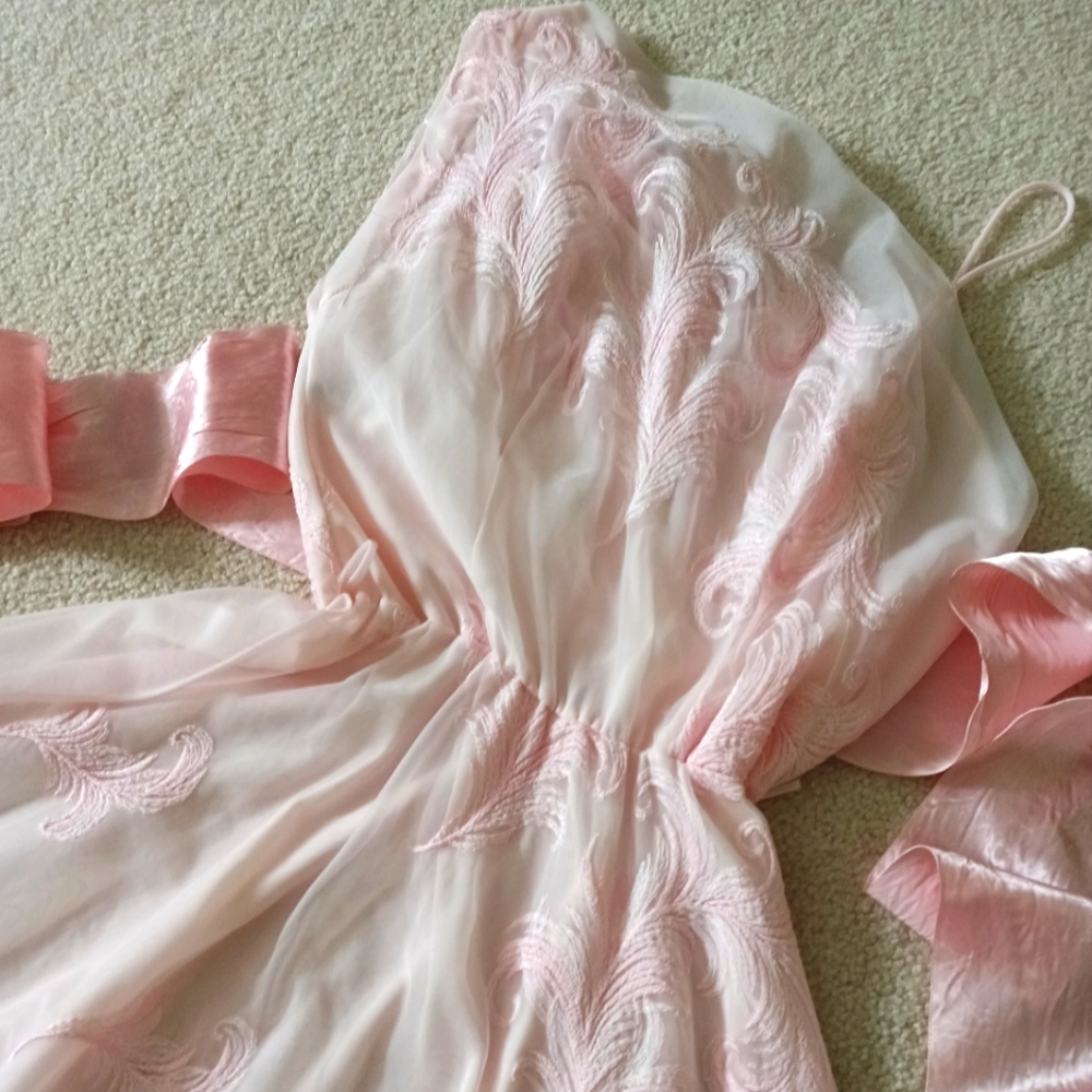 Rare, Vintage Pink "Eyeful By The Flaums" Lingerie😍